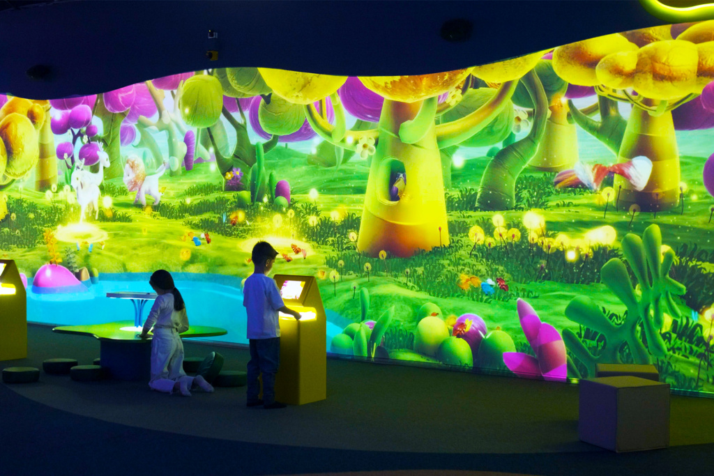 Поставка оборудования для интерактивных зон парка развлечений Crazy Park в Якутске